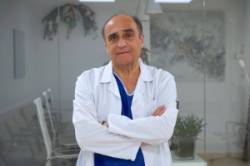 Dr. César Canales