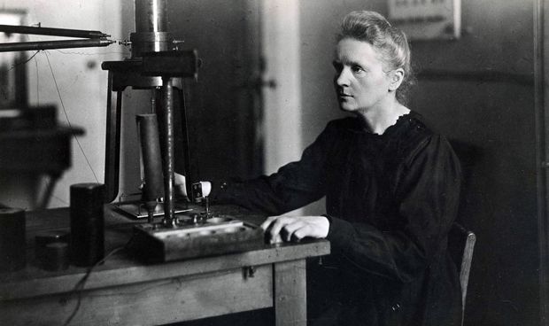 Marie Curie en su laboratorio