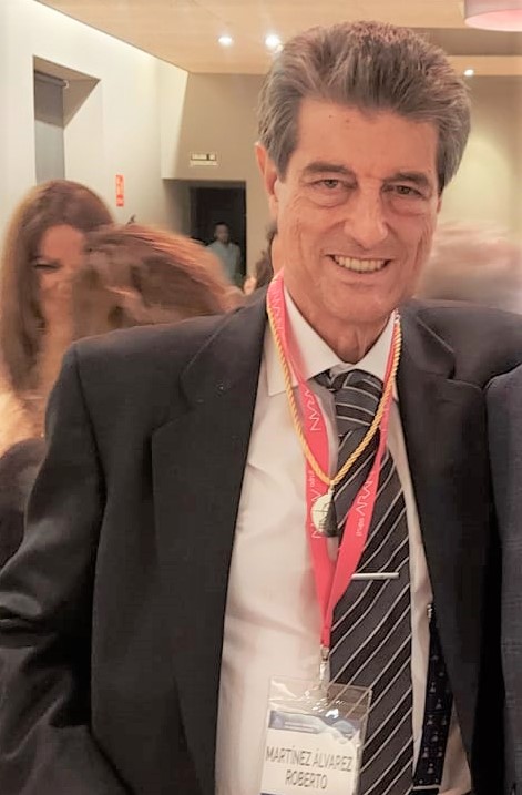 Dr. Roberto Martínez